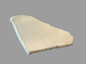 Coussin protecteur de membres inférieurs recouvert de pellicule polyuréthane